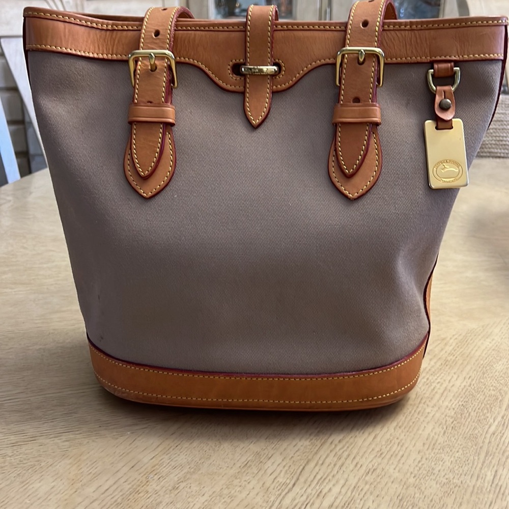 Vintage DOONEY & BOURKE tan canvas tote bag with leather shoulder straps & trim.